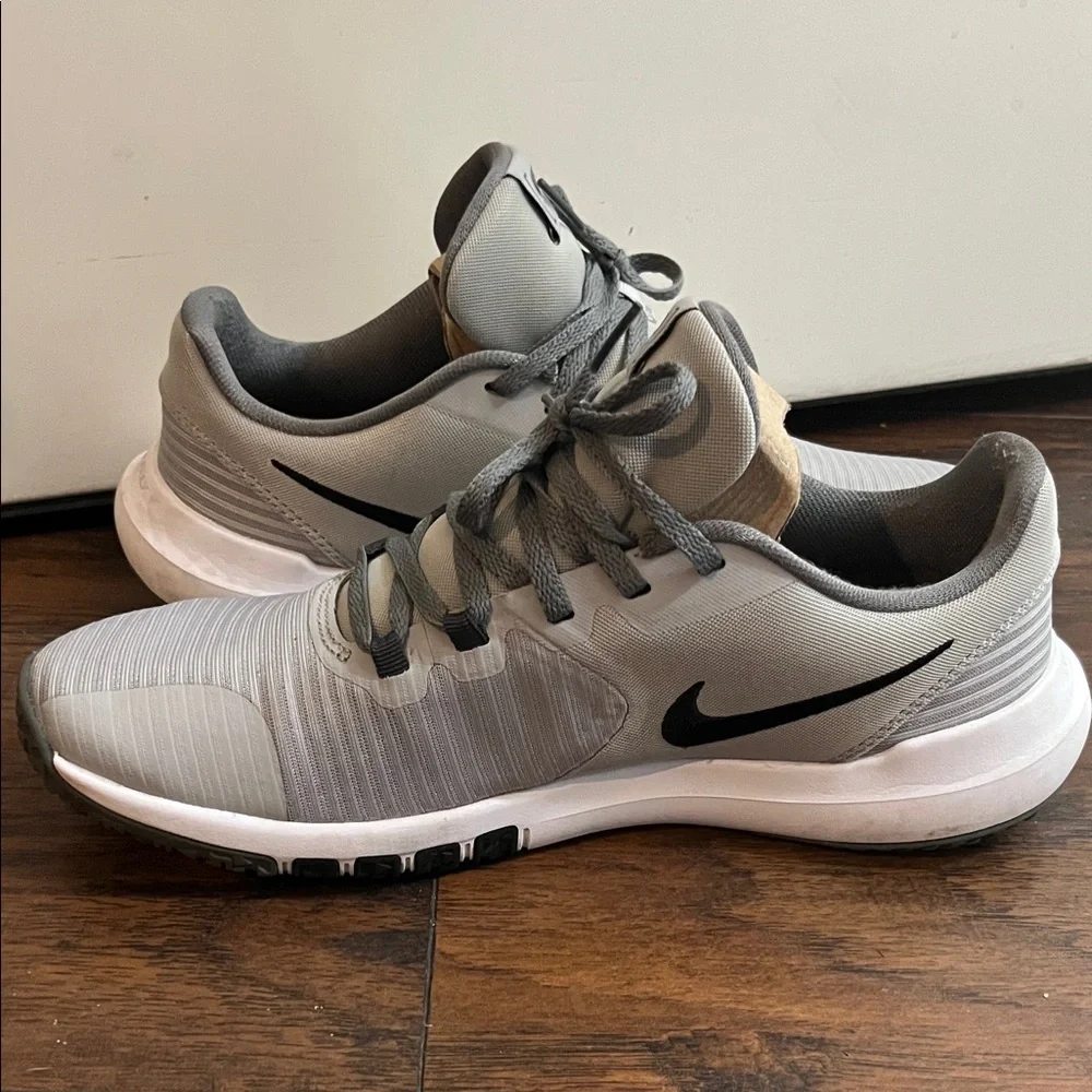 Size 9.5 Nike Men's Athletic Shoes in Gray - Picture 3 of 5